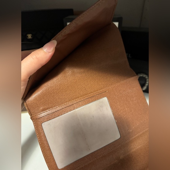 LOUIS VUITTON
Monogram Canvas Eugenie Wallet USED - Picture 5 of 8